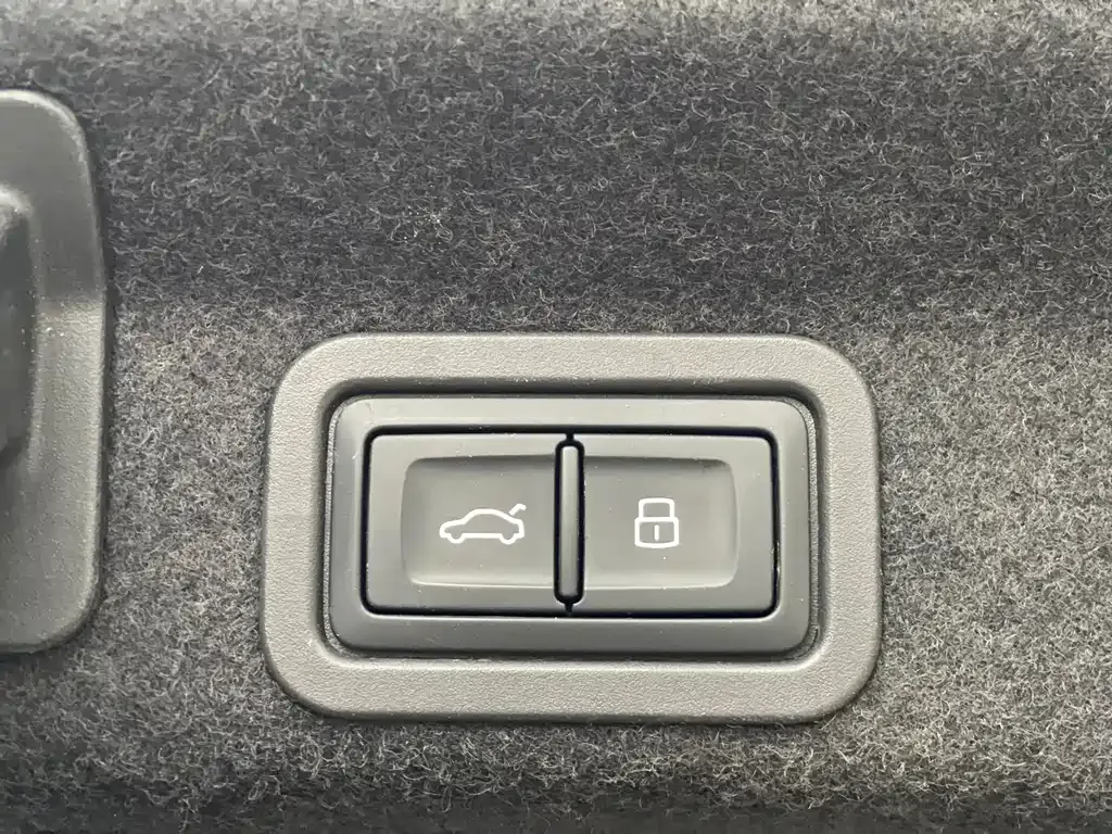 Audi A6L 2025 из CN, фото 10