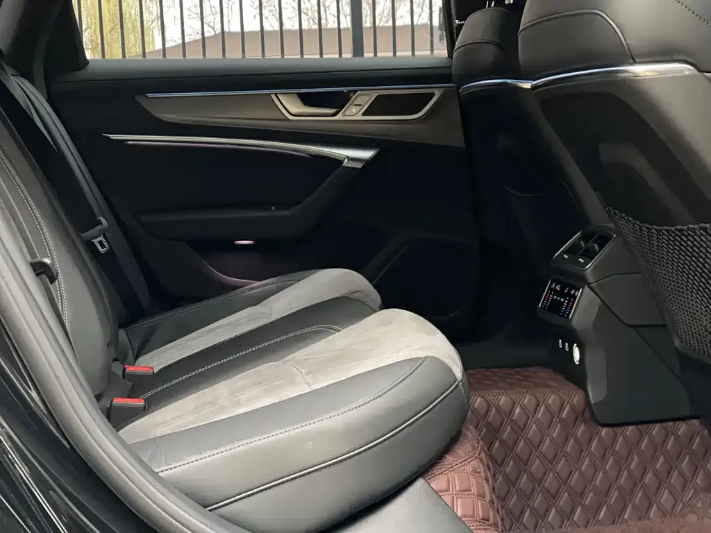 Audi A6L 2025 из CN, фото 5