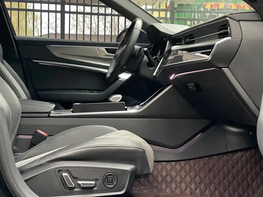 Audi A6L 2025 из CN, фото 8
