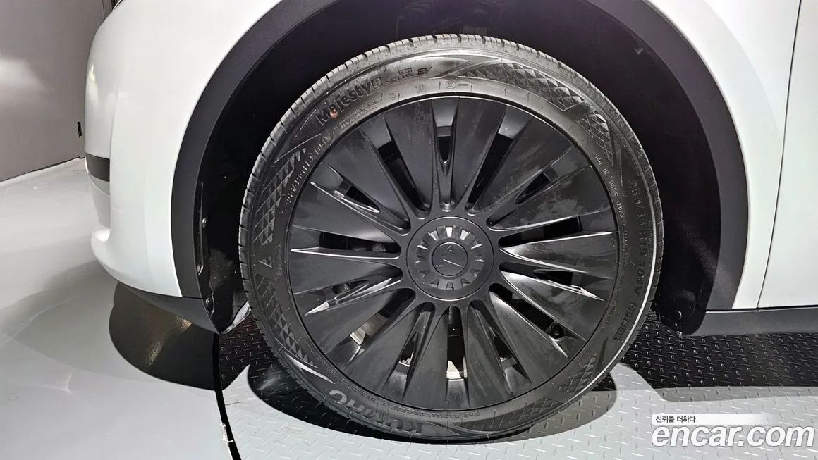 Tesla Model Y 2023 из KR, фото 10