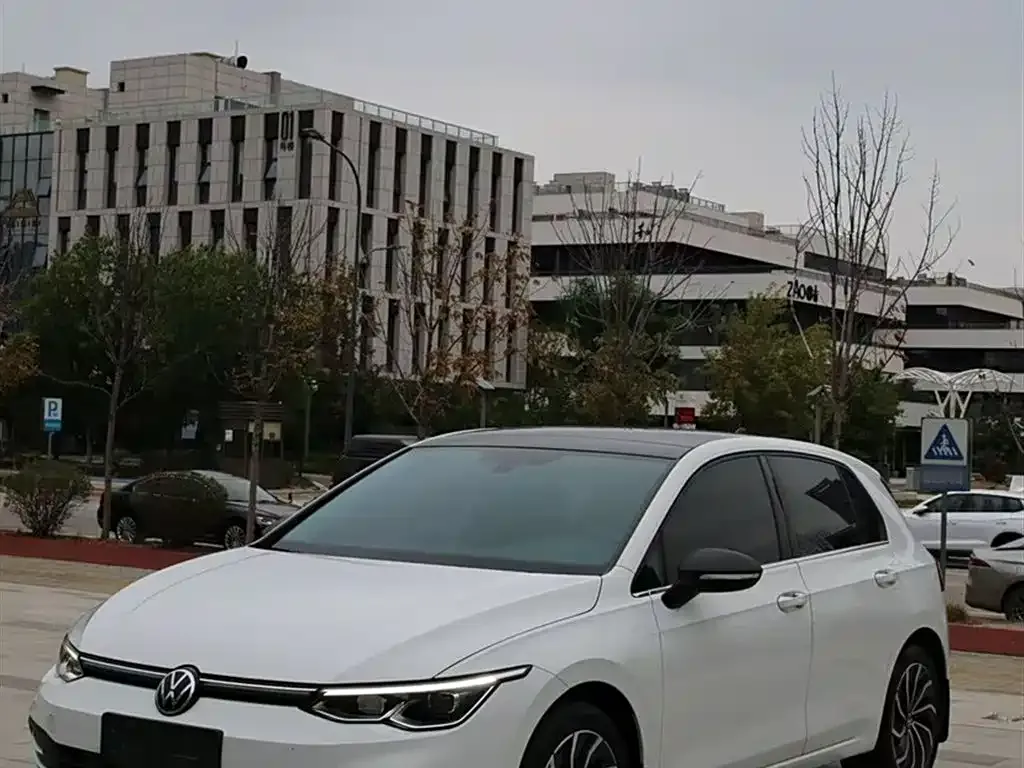 Volkswagen Golf 2023 из CN, фото 1