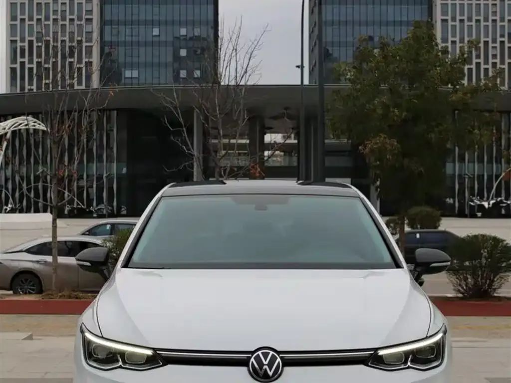 Volkswagen Golf 2023 из CN, фото 10