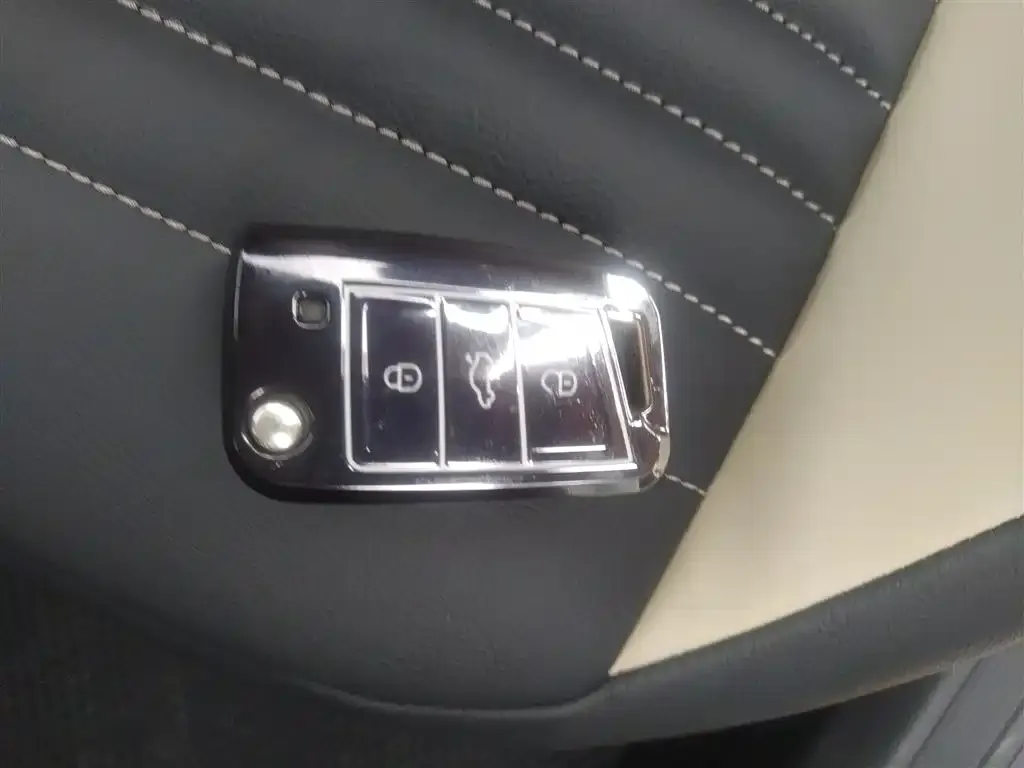Volkswagen Bora 2023 из CN, фото 8