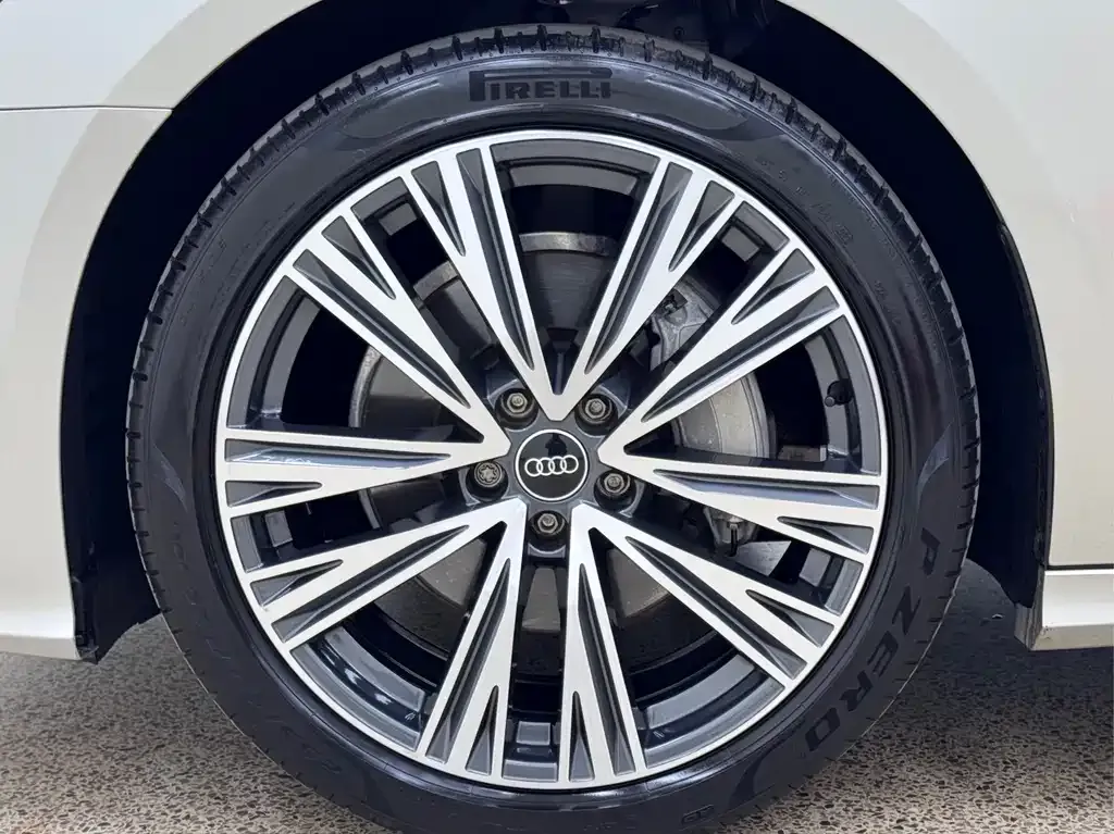 Audi A6L 2023 из CN, фото 10