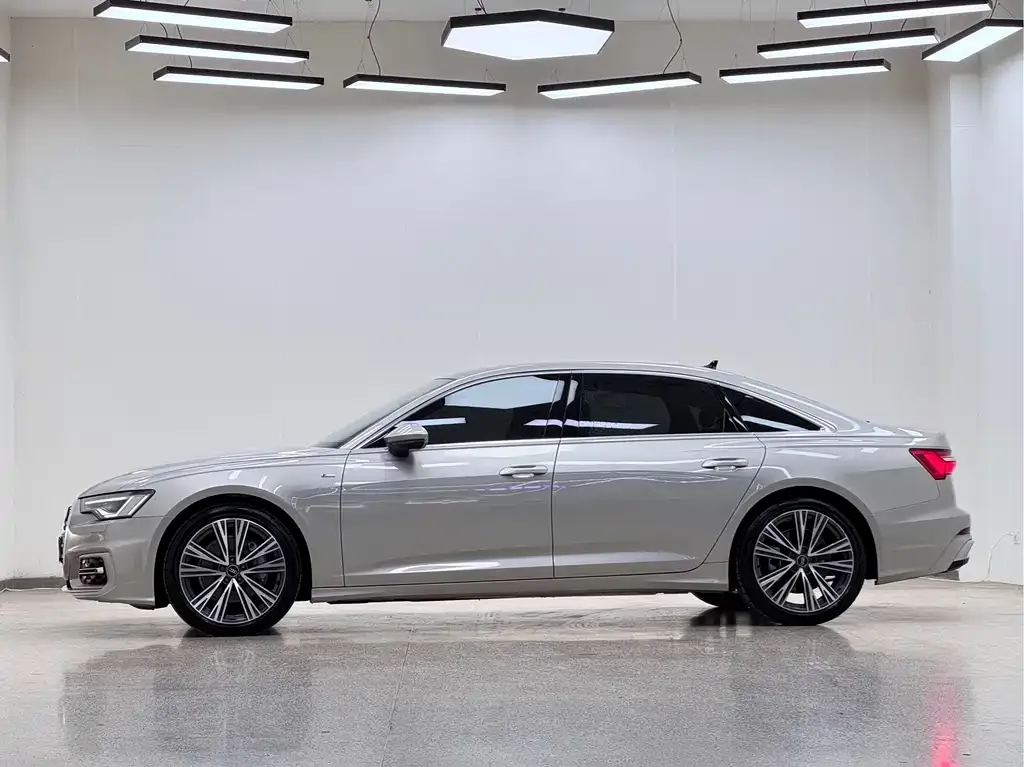 Audi A6L 2023 из CN, фото 5