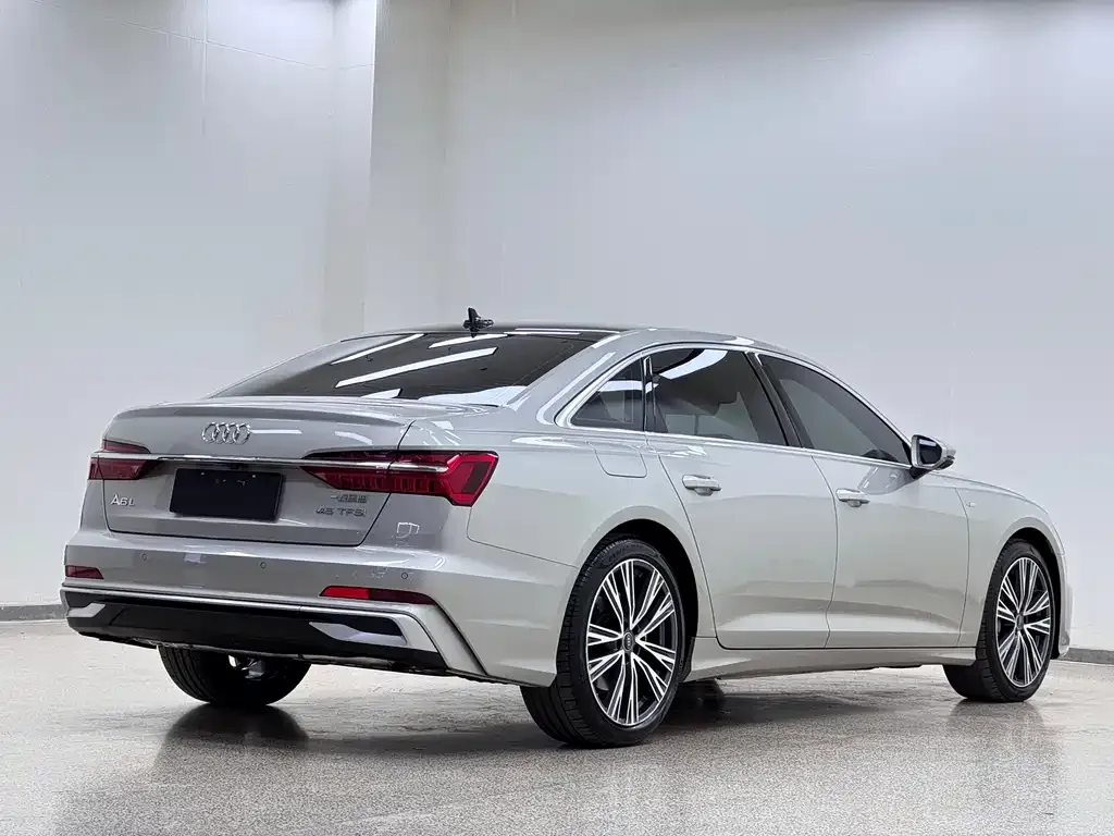 Audi A6L 2023 из CN, фото 3