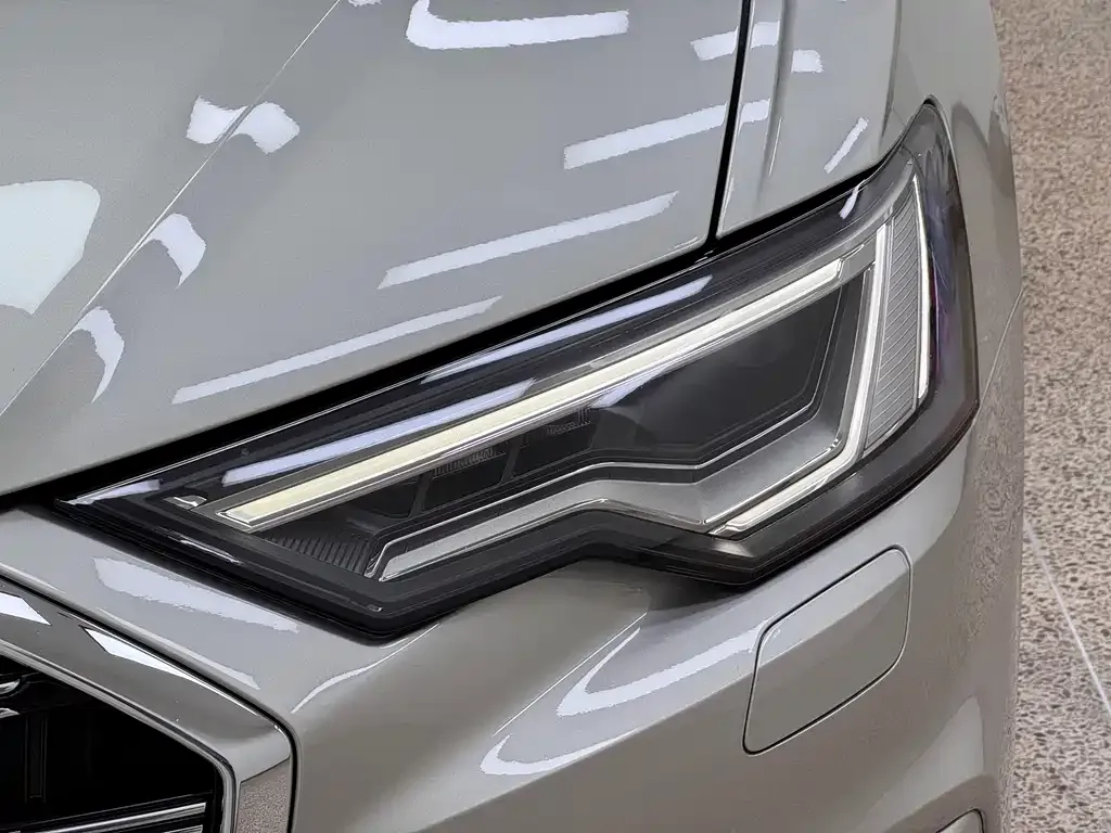 Audi A6L 2023 из CN, фото 9