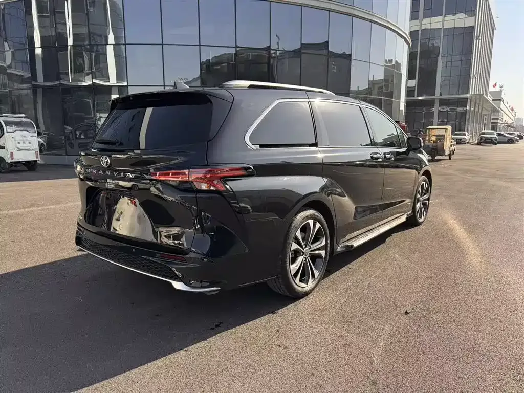 Toyota Granvia 2025 из CN, фото 6