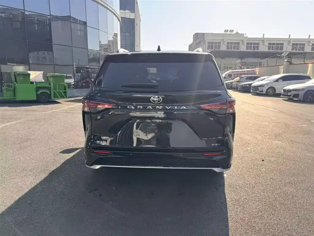 Toyota Granvia 2025 из CN, фото 7