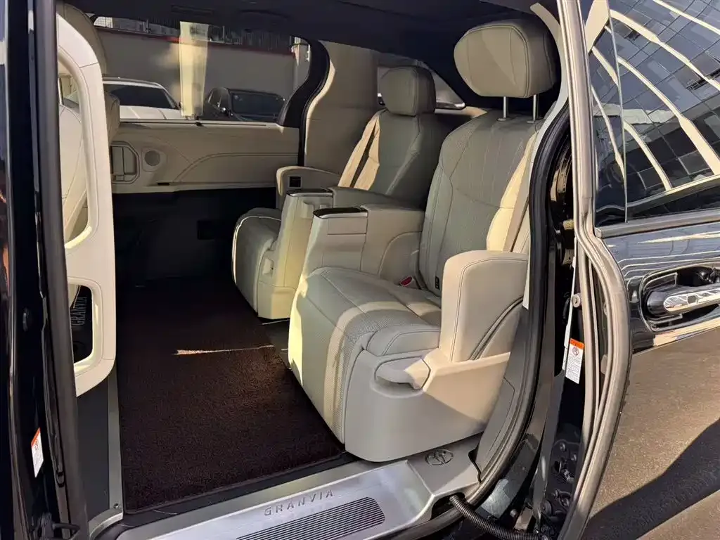 Toyota Granvia 2025 из CN, фото 2