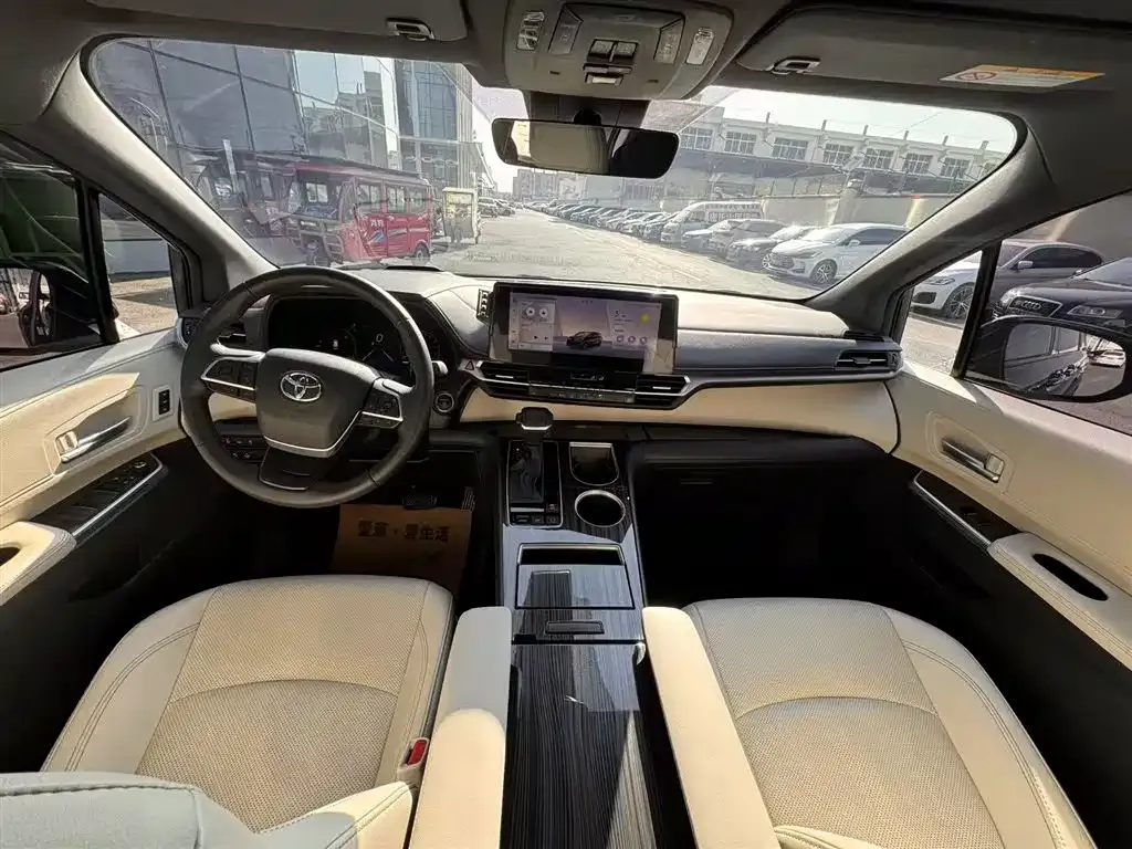 Toyota Granvia 2025 из CN, фото 3