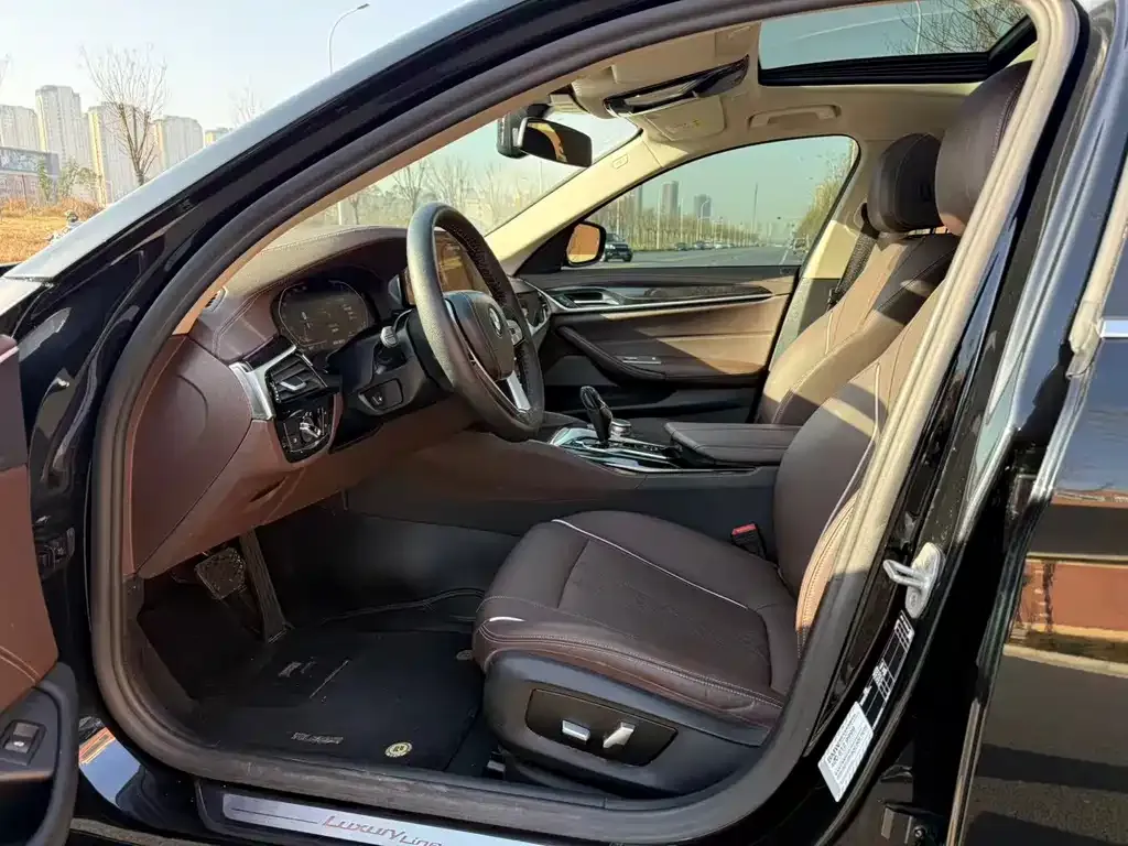 BMW 5 Series 2023 из CN, фото 5