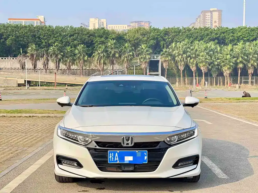 Honda Accord — фото 1