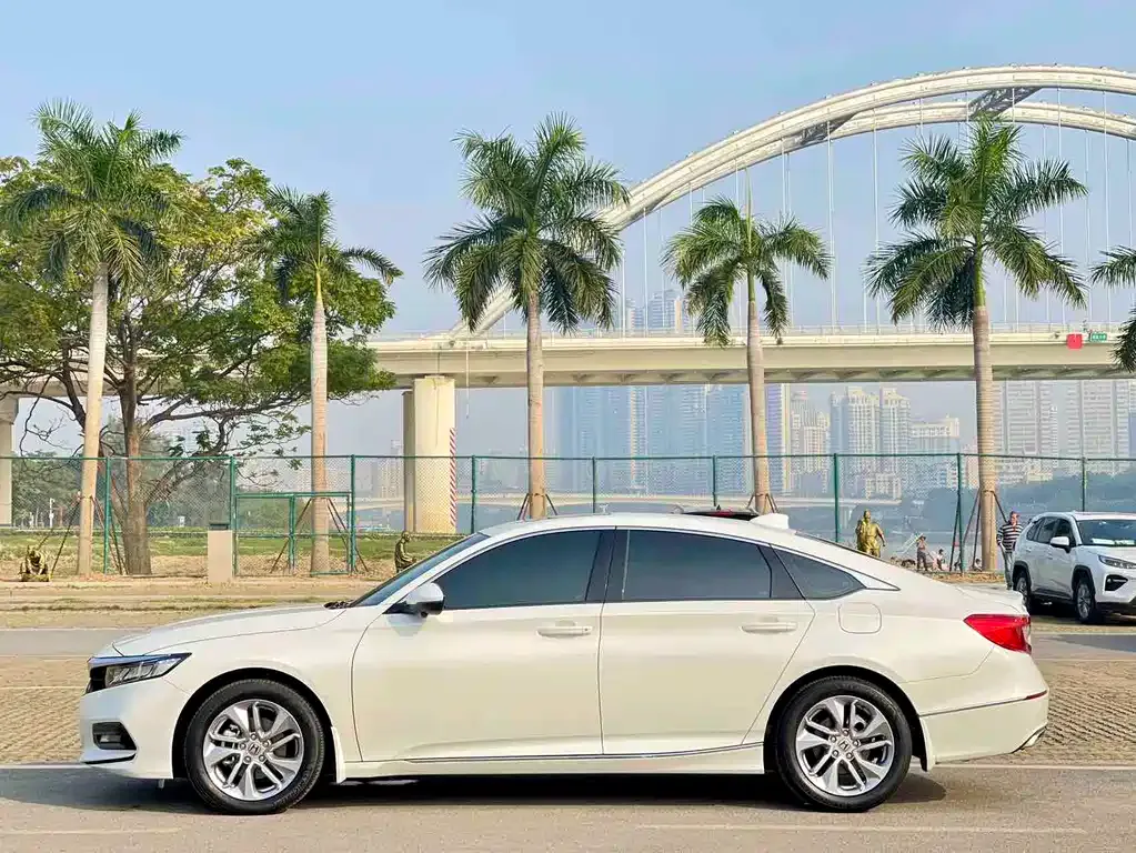 Honda Accord — фото 5