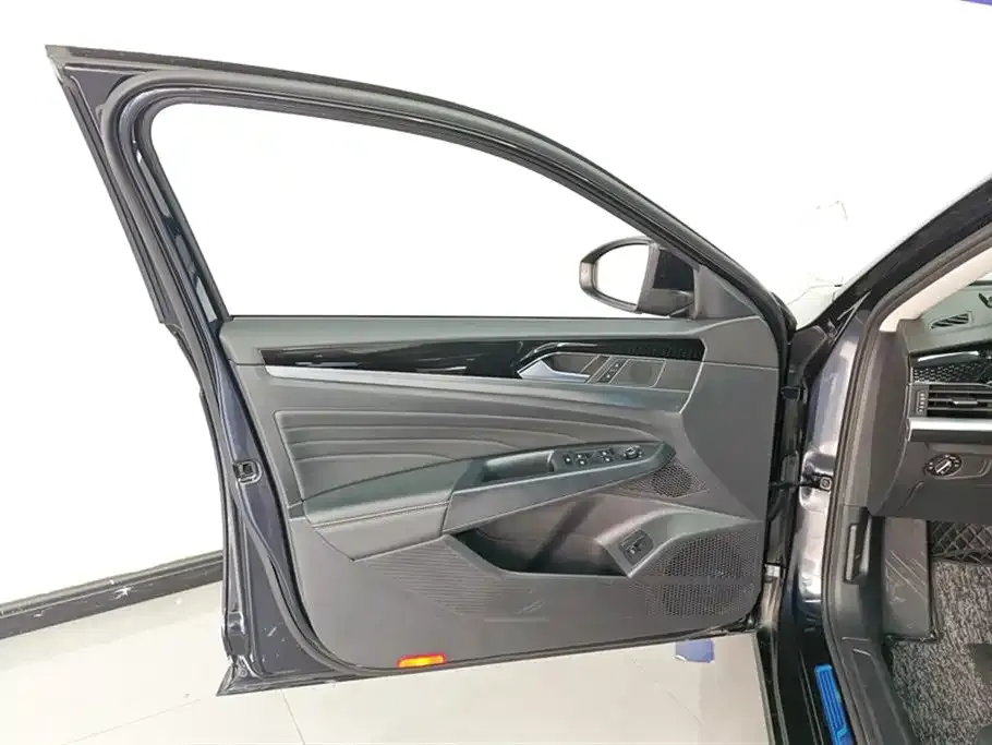 Volkswagen Passat 2024 из CN, фото 2