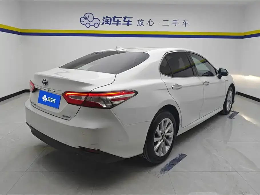 Toyota Camry 2021 из CN, фото 2