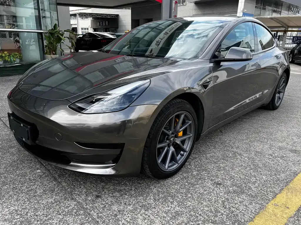 Tesla Model 3 — фото 1