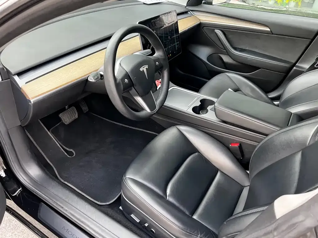 Tesla Model 3 — фото 4