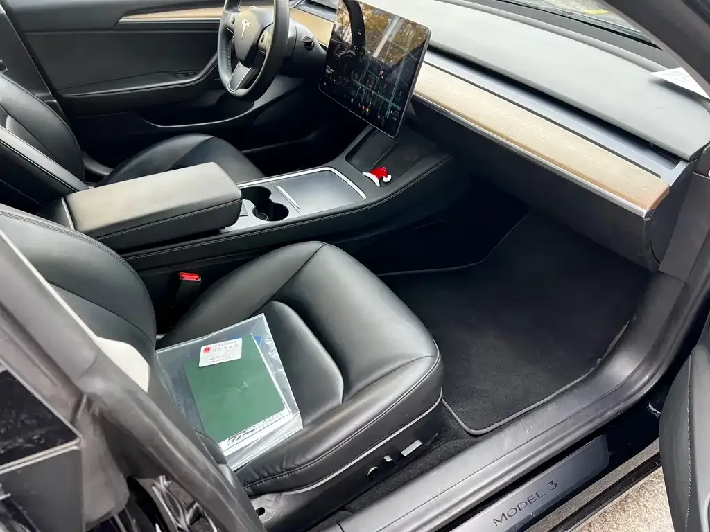 Tesla Model 3 — фото 9