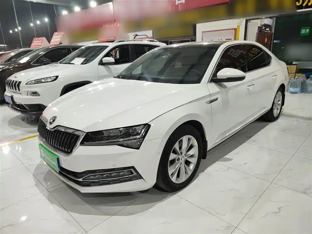 Skoda Superb — фото 9
