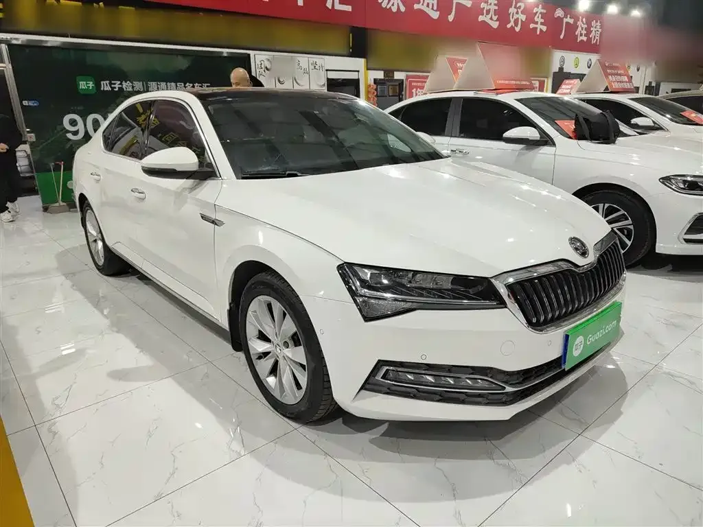 Skoda Superb — фото 3