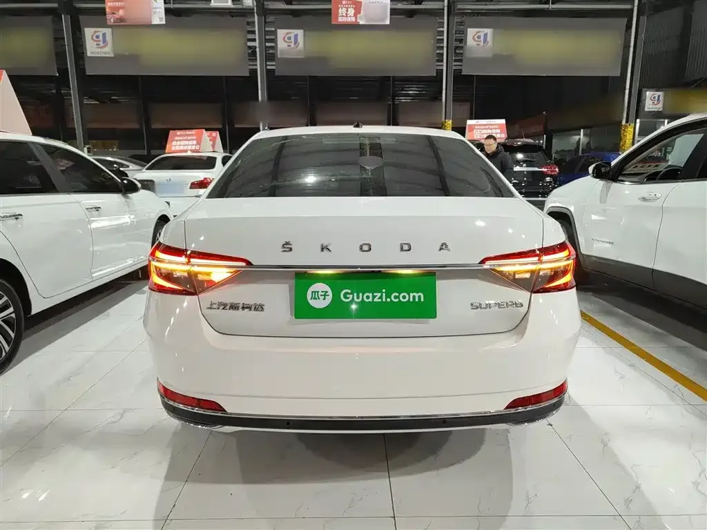 Skoda Superb — фото 7