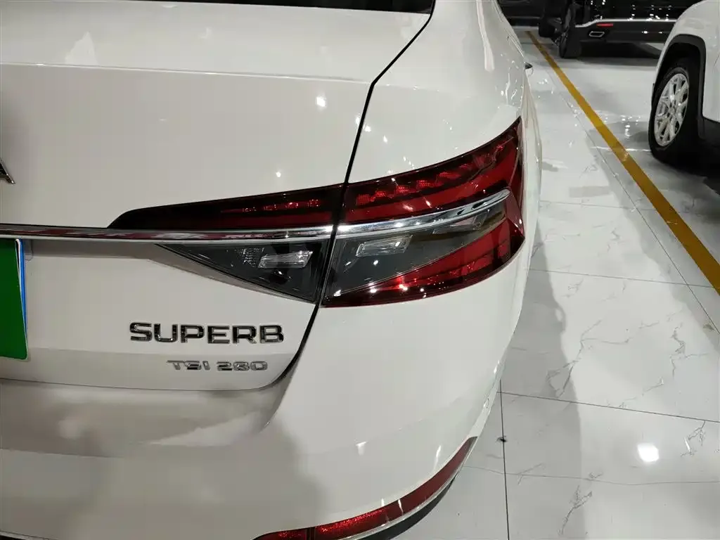 Skoda Superb — фото 2