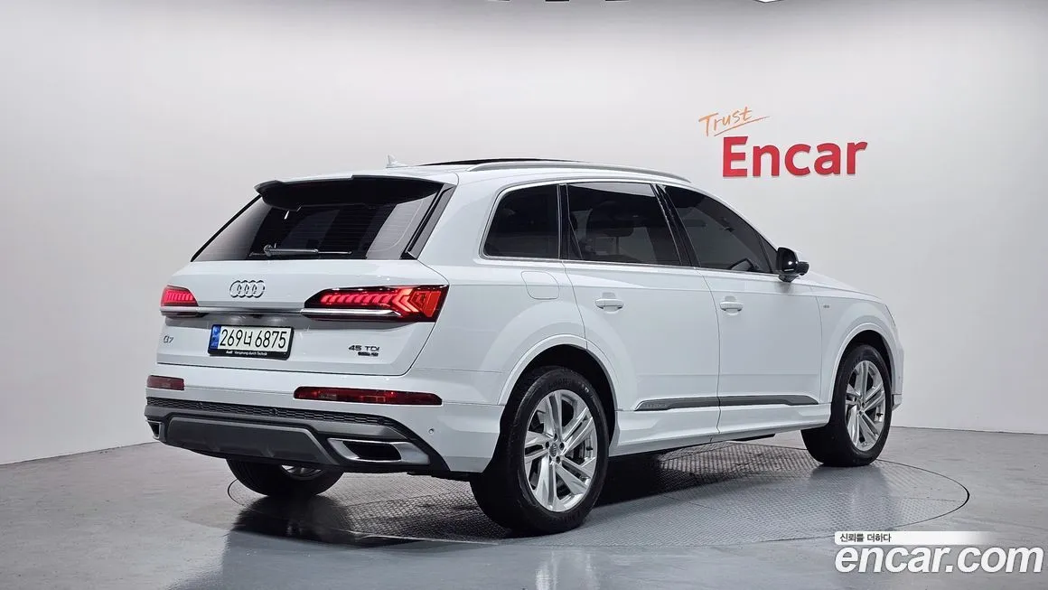 Audi Q7 2021 из KR, фото 2