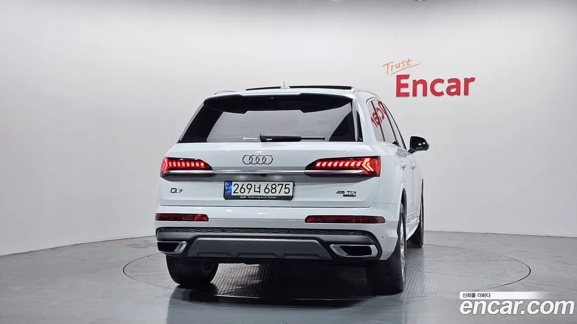 Audi Q7 2021 из KR, фото 4