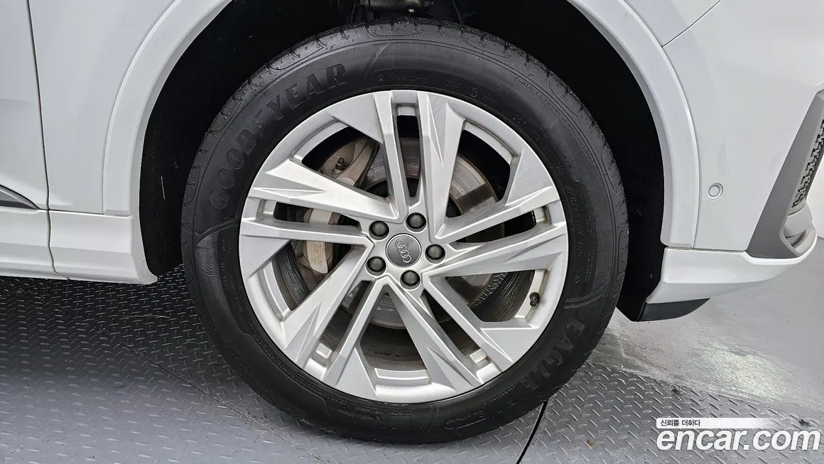 Audi Q7 2021 из KR, фото 5