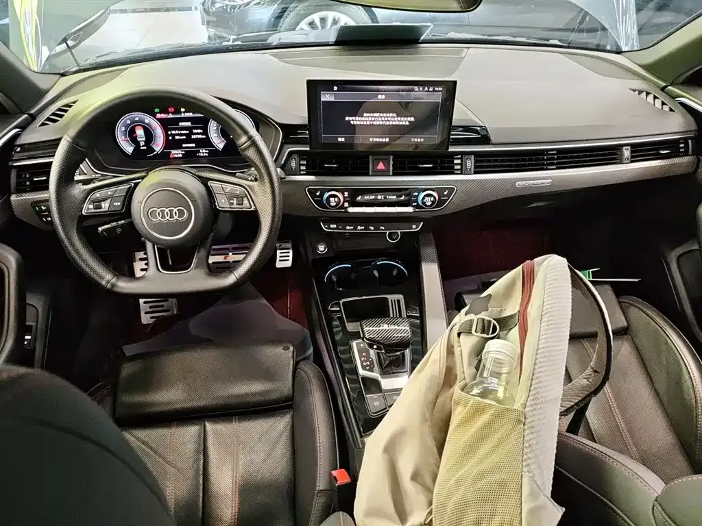 Audi A4L 2022 из CN, фото 10