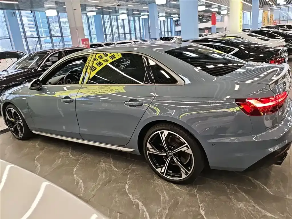 Audi A4L 2022 из CN, фото 4
