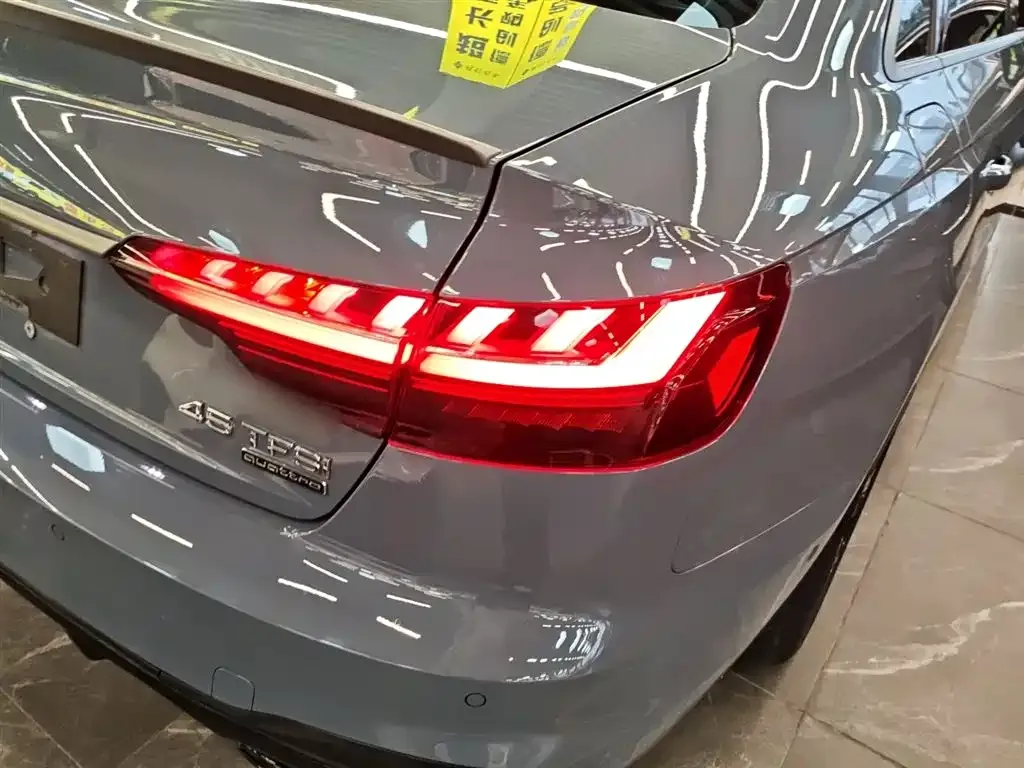Audi A4L 2022 из CN, фото 2