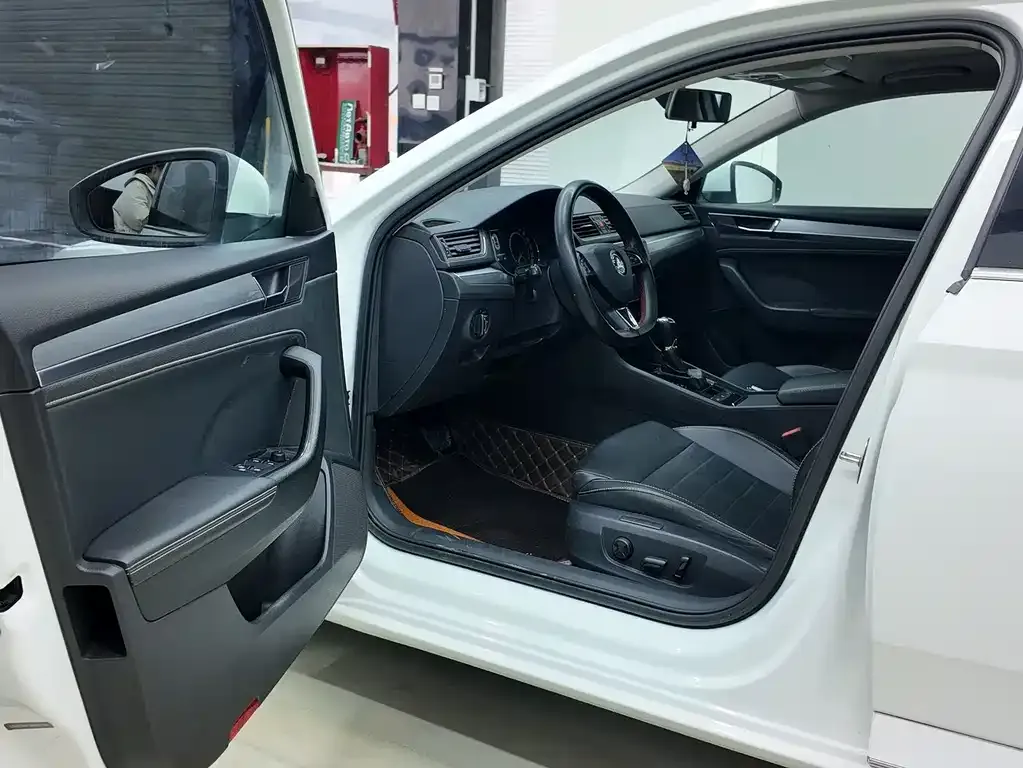 Skoda Superb 2022 из CN, фото 8