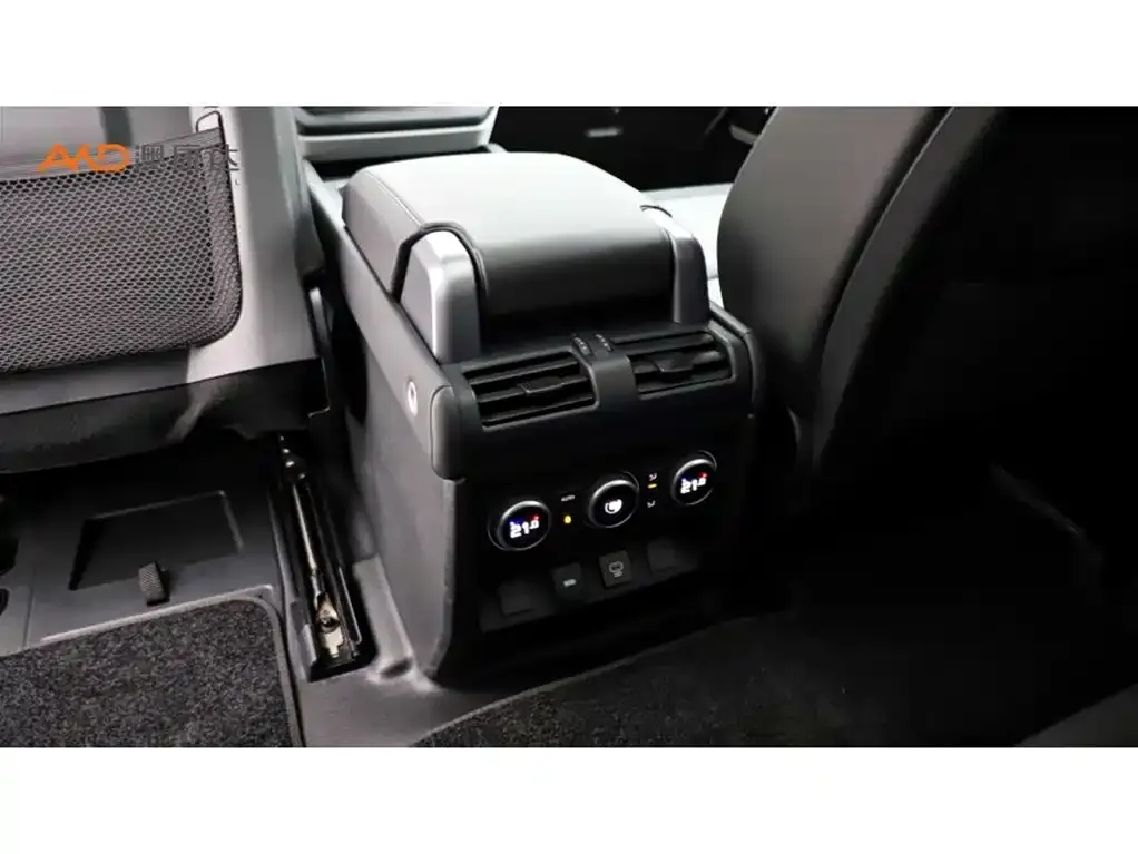 Land Rover Defender 2023 из CN, фото 8