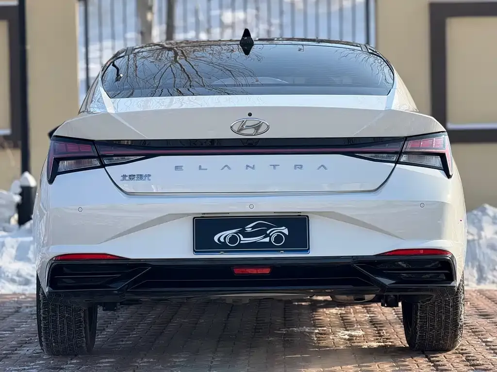 Hyundai Elantra — фото 7