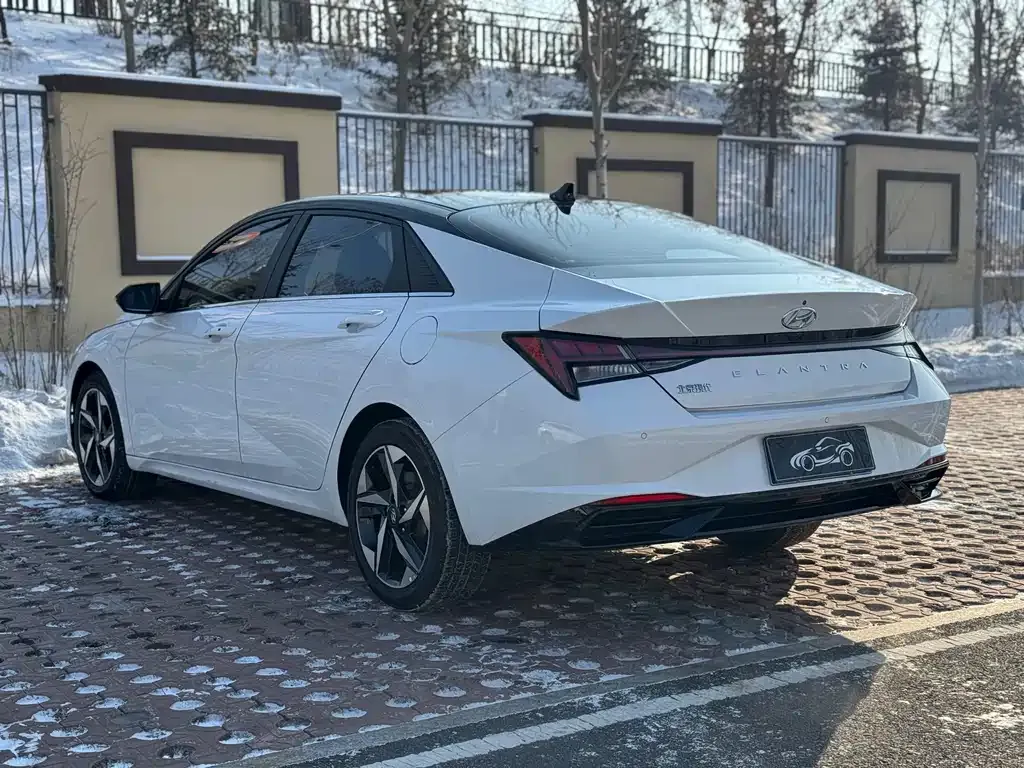 Hyundai Elantra — фото 10