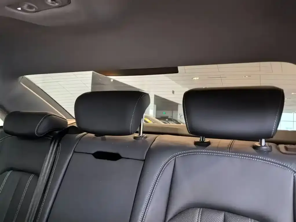 Audi A4L 2021 из CN, фото 2