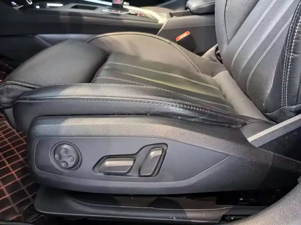 Audi A4L 2021 из CN, фото 9