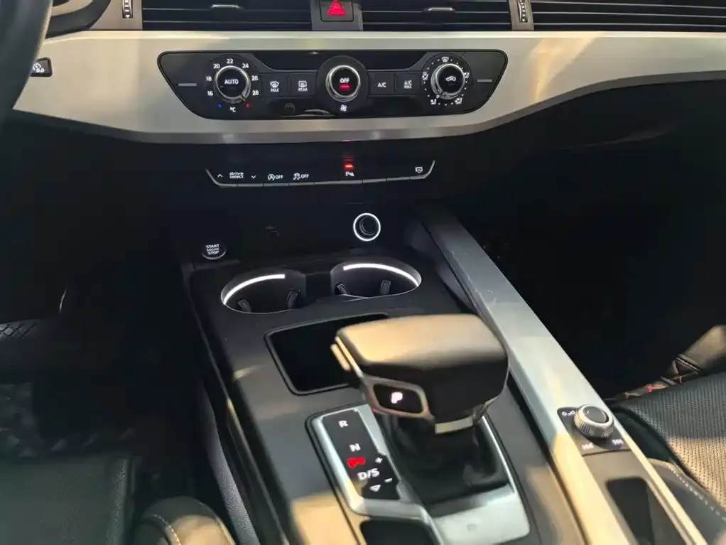 Audi A4L 2021 из CN, фото 10