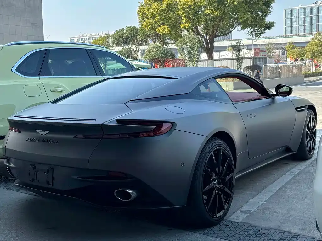 Aston Martin DB11 2022 из CN, фото 10