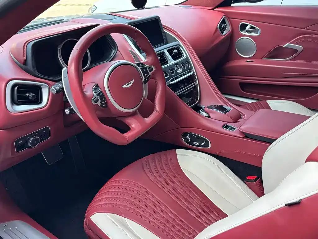 Aston Martin DB11 2022 из CN, фото 3