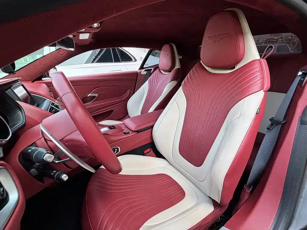 Aston Martin DB11 2022 из CN, фото 9