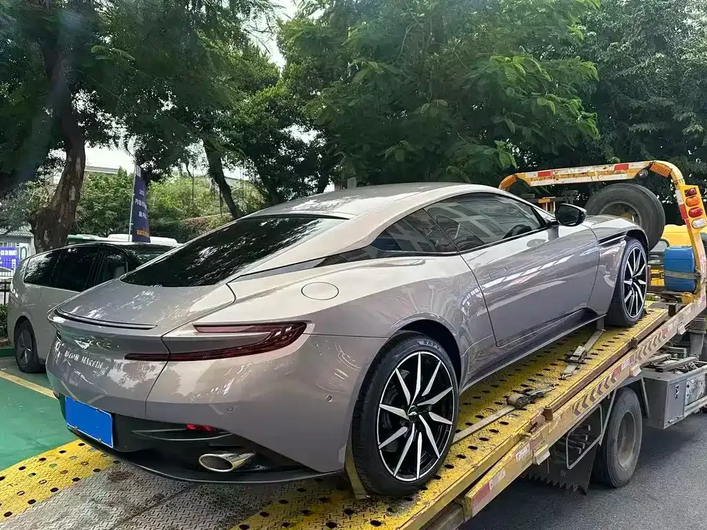 Aston Martin DB11 2022 из CN, фото 6