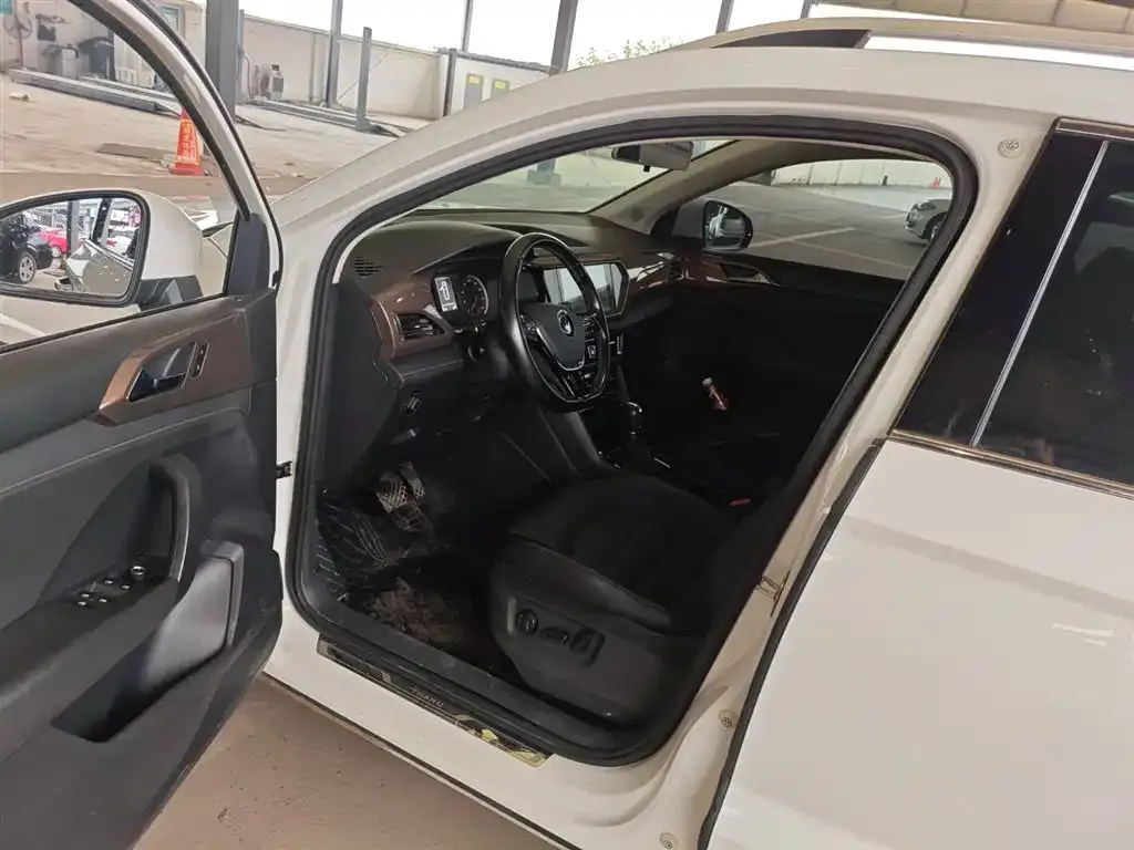 Volkswagen Tharu 2022 из CN, фото 9