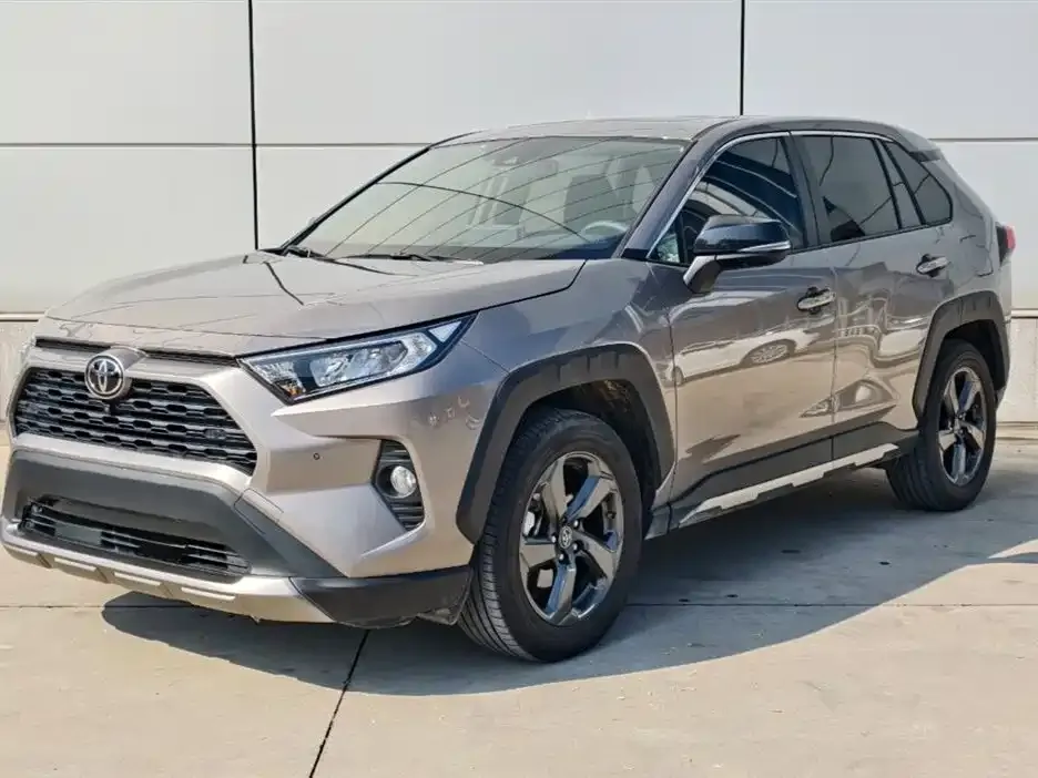 Toyota RAV4 2023 из CN, фото 1