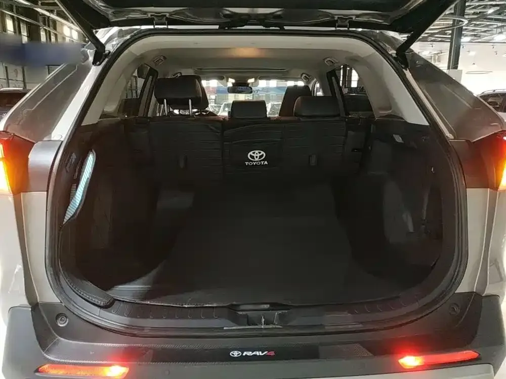 Toyota RAV4 2023 из CN, фото 10