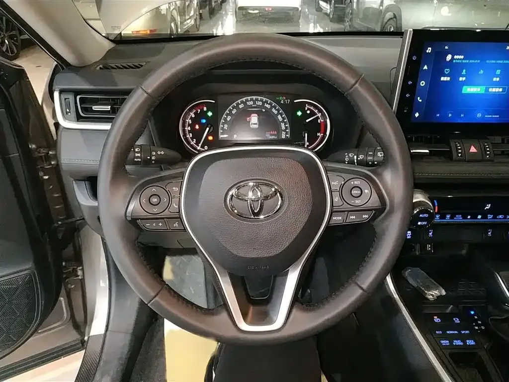 Toyota RAV4 2023 из CN, фото 3