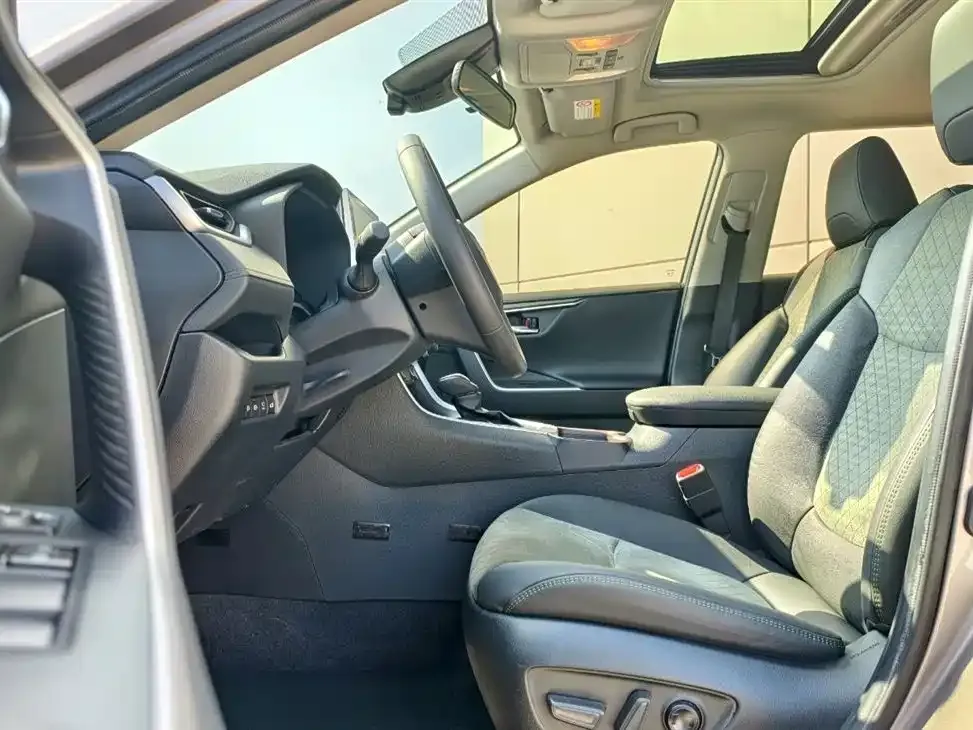 Toyota RAV4 2023 из CN, фото 8