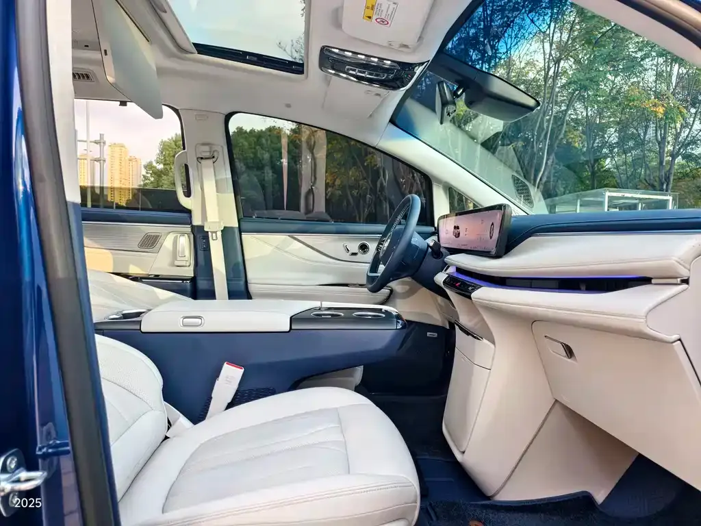Buick GL8 Hybrid 2024 из CN, фото 2